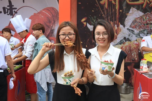 网报道：石家庄新东方烹饪学校,这里，是吃货的天堂！