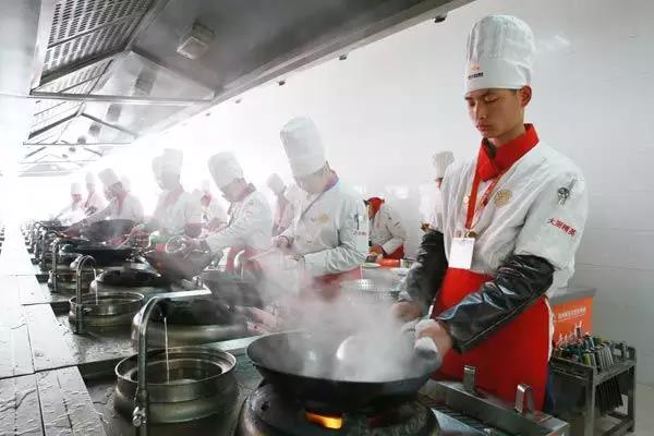 央视聚焦乡村教育 新东方烹饪恪守教学成为关注焦点
