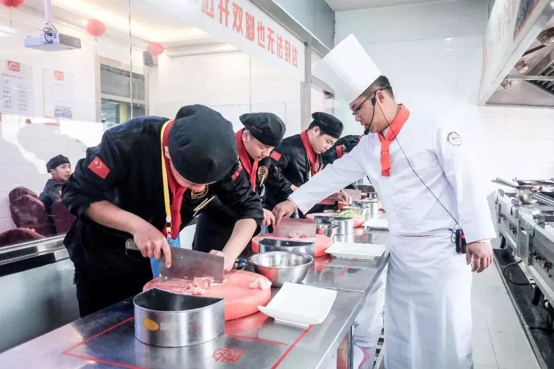 河北新东方烹饪技校学费是多少